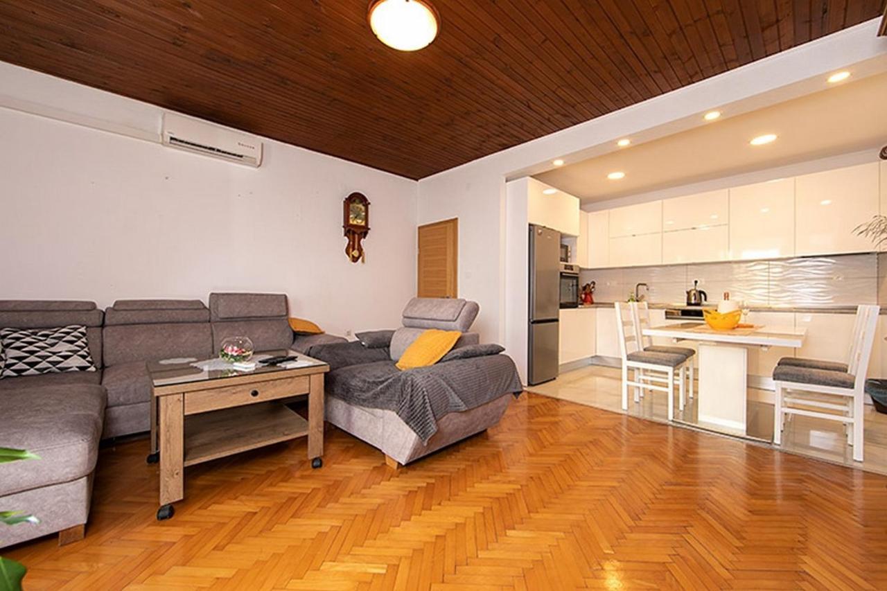 Apartment Tucepi 6695A Kültér fotó